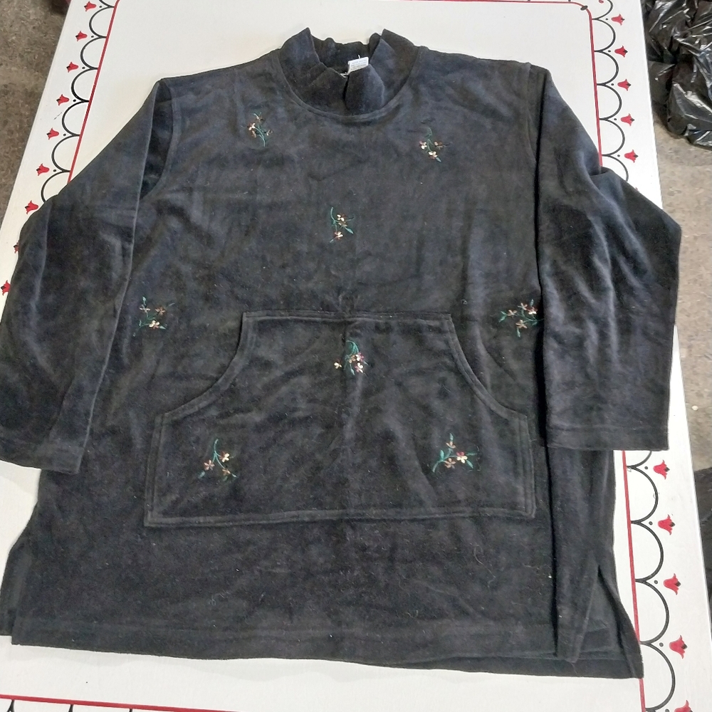 Vintage Capacity Black Embroidered Long Sleeve Top